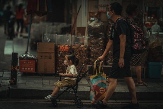 男士风衣配什么围巾，探讨时尚搭配中的多样选择与个性展现